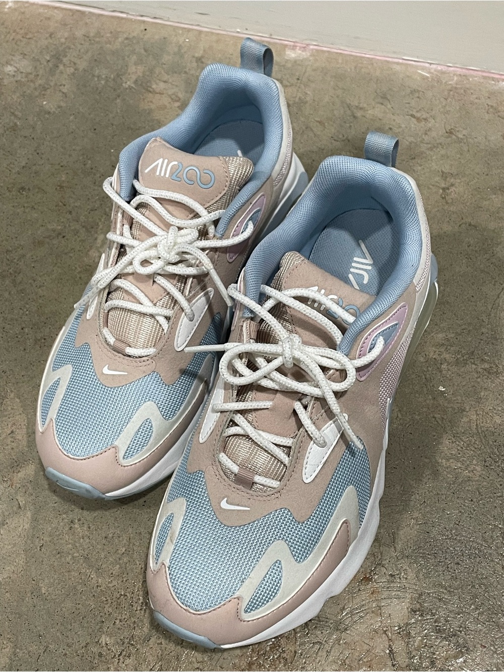 Women’s Nike Air Max - Picture 4 of 4